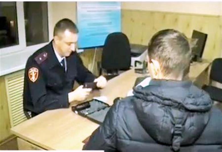 В Ростове-на-Дону сотрудники Росгвардии совместно с журналистами регионального телеканала рассказали местным жителям о работе сотрудников Центра лицензионно-разрешительной работы