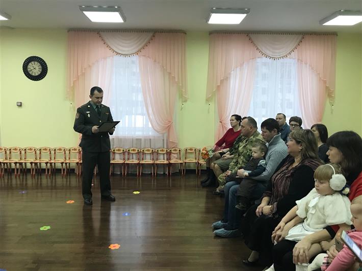 Офицеры сыктывкарского Центра подготовки личного состава Росгвардии поздравили воспитанников подведомственного детского сада с наступающим Новым годом 