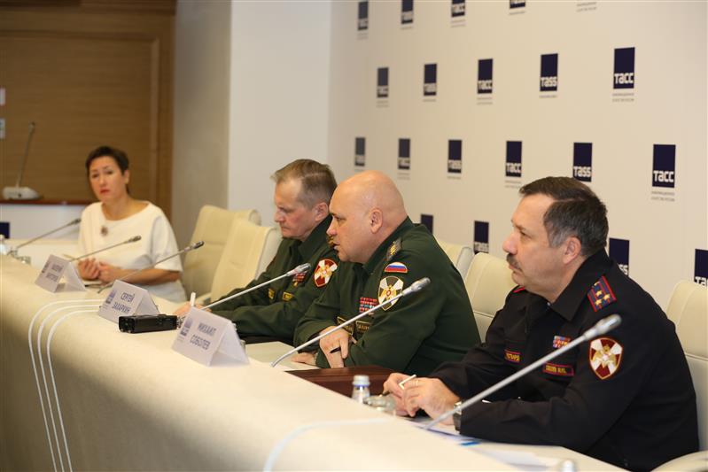 Командующий Северо-Западным округом войск национальной гвардии РФ провел пресс-конференцию