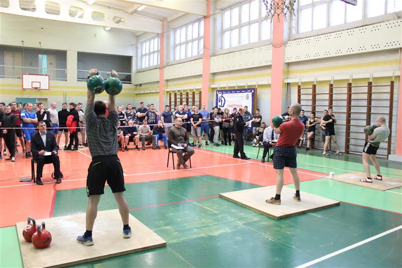 Спецназовцы Росгвардии стали победителями чемпионата по гиревому спорту среди сотрудников правоохранительных ведомств Новгородской области
