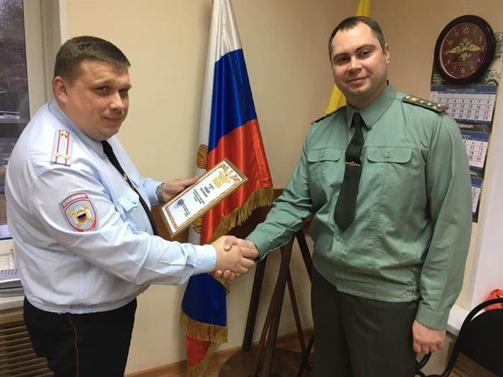 Офицер Главного военного клинического госпиталя войск национальной гвардии РФ в одиночку задержал двоих злоумышленников, избивавших пожилого гражданина