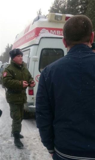 В Свердловской области военнослужащие и сотрудники Росгвардии оказали помощь мужчине и двоим девушкам, пострадавшим в дорожно-транспортном происшествии 