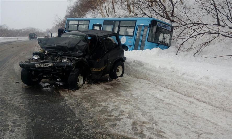 На Камчатке сотрудники Росгвардии оказали помощь гражданину, пострадавшему в результате серьезного ДТП