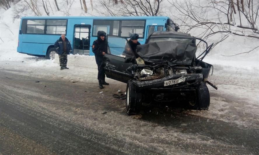На Камчатке сотрудники Росгвардии оказали помощь гражданину, пострадавшему в результате серьезного ДТП
