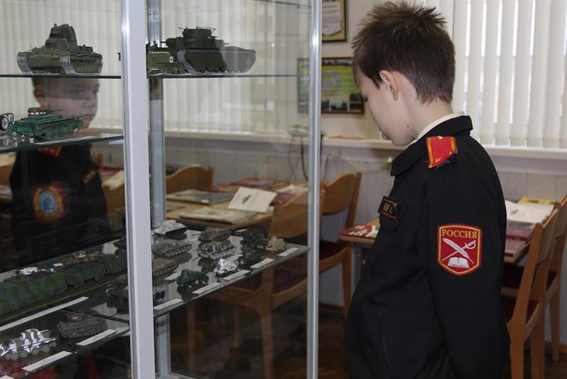 Саратовский военный институт посетили воспитанники кадетской школы-интерната 