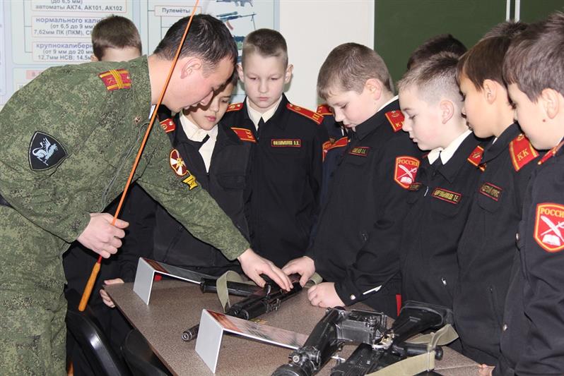 Саратовский военный институт посетили воспитанники кадетской школы-интерната 