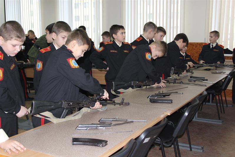 Саратовский военный институт посетили воспитанники кадетской школы-интерната 