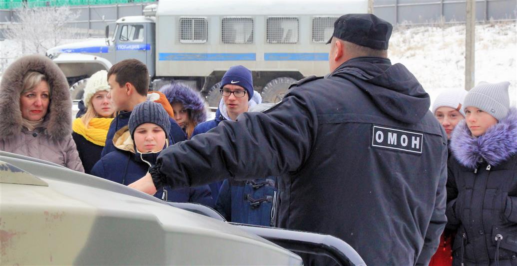 Юные друзья полиции побывали в гостях у мордовского ОМОНа