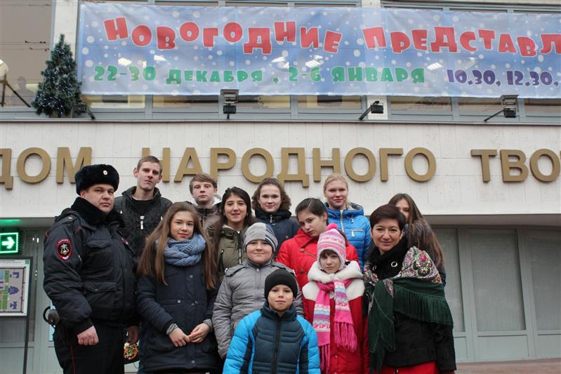 Сотрудники Управления Росгвардии по Ростовской области подарили воспитанникам подшефного детского дома и детям сослуживцев новогодний праздник