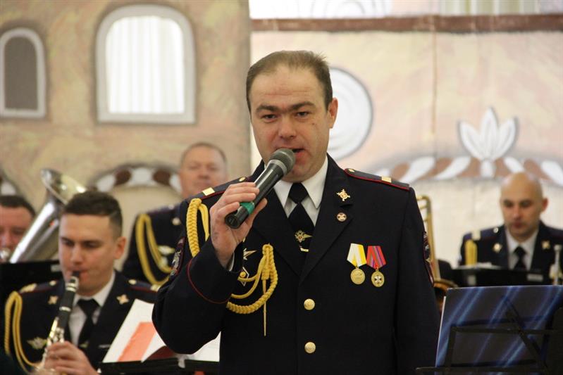 Музыканты Главного управления Росгвардии по Краснодарскому краю поздравили с наступающим Новым годом воспитанников детского дома