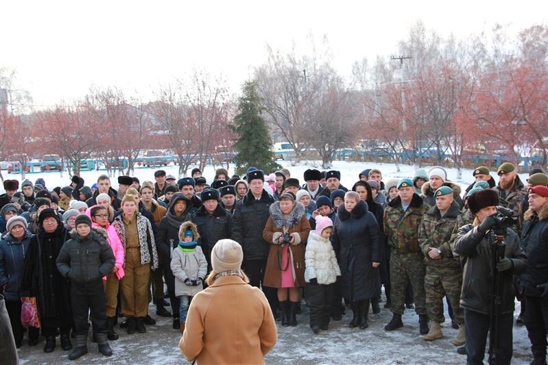 В Тюменской области состоялось открытие мемориальной доски в память о ветеране боевых действий старшем сержанте запаса Евгении Гвай