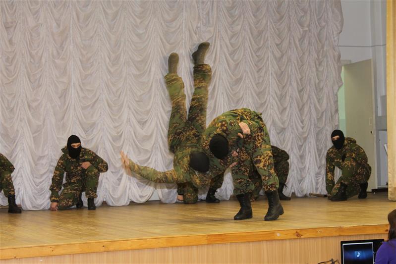 Военнослужащие озерского соединения Росгвардии приняли участие в открытии штаба Юнармии в городе Касли Челябинской области