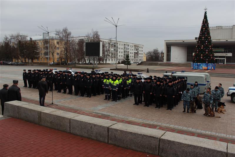 В Орле сотрудники Росгвардии приняли участие в гарнизонном разводе подразделений, заступающих на охрану общественного порядка