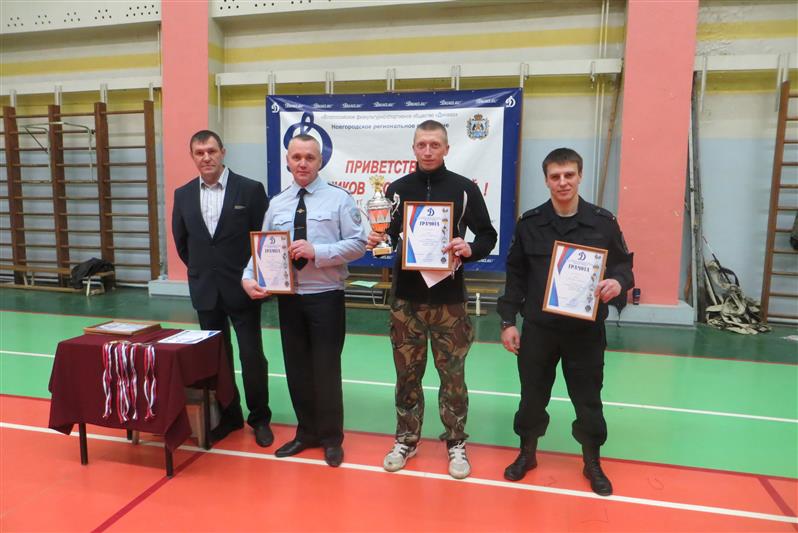 Спецназовцы Росгвардии стали победителями чемпионата по гиревому спорту среди сотрудников правоохранительных ведомств Новгородской области