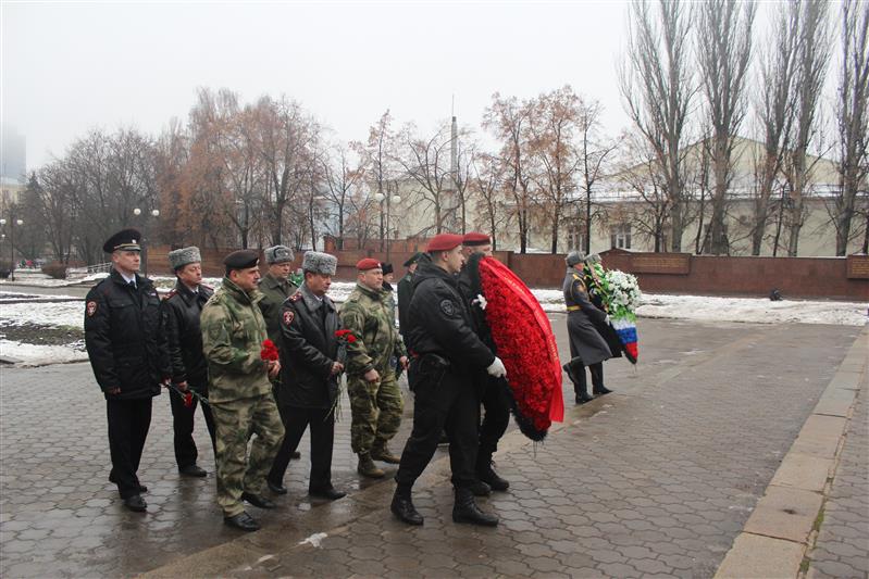 Военнослужащие и сотрудники Управления Росгвардии по Воронежской области почтили память погибших защитников Отечества в День неизвестного солдата 