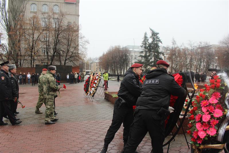 Военнослужащие и сотрудники Управления Росгвардии по Воронежской области почтили память погибших защитников Отечества в День неизвестного солдата 