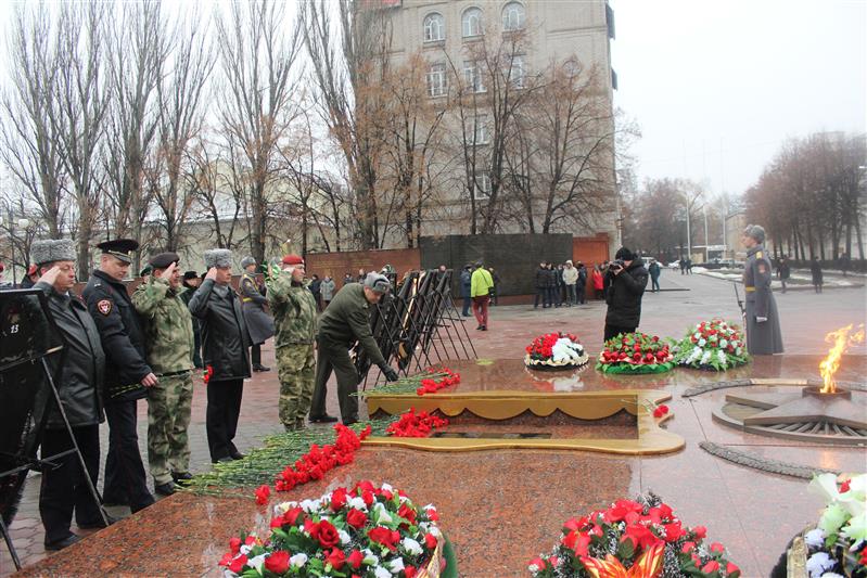 Военнослужащие и сотрудники Управления Росгвардии по Воронежской области почтили память погибших защитников Отечества в День неизвестного солдата 