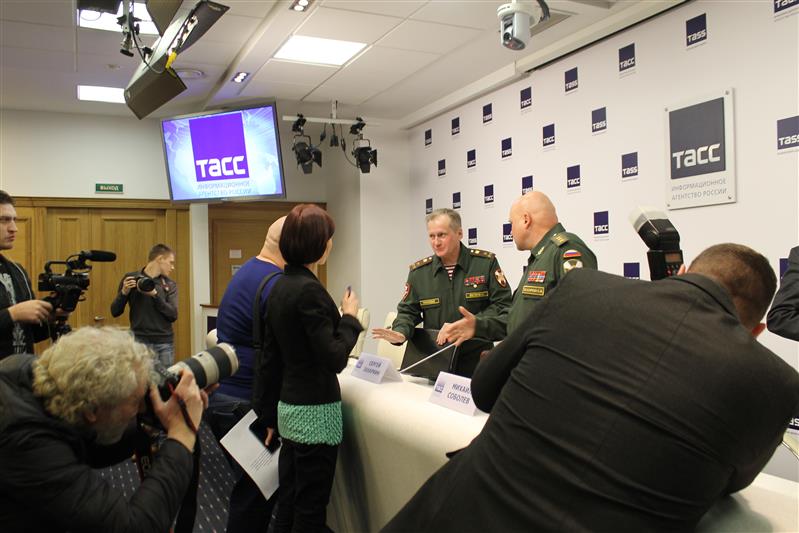 Командующий Северо-Западным округом войск национальной гвардии РФ провел пресс-конференцию