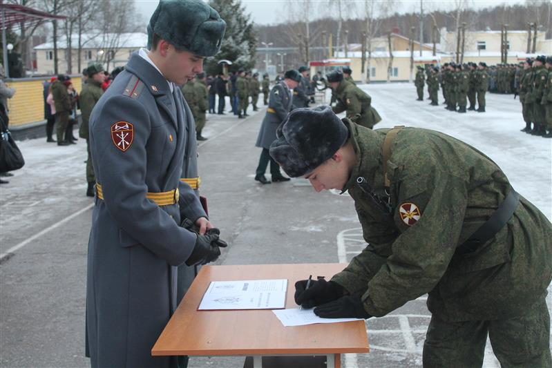 Заместитель командующего Приволжским округом Росгвардии поздравил новобранцев богородской бригады оперативного назначения с принятием присяги