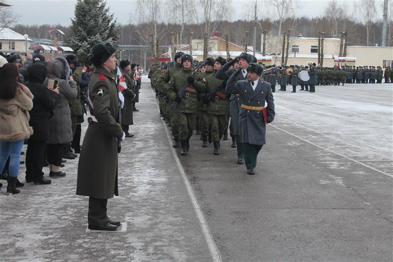 Заместитель командующего Приволжским округом Росгвардии поздравил новобранцев богородской бригады оперативного назначения с принятием присяги