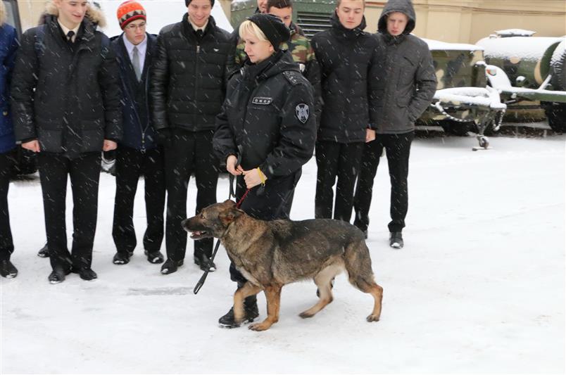 Сотрудники питерского ОМОНа на транспорте провели Урок мужества для студентов Морского технического университета