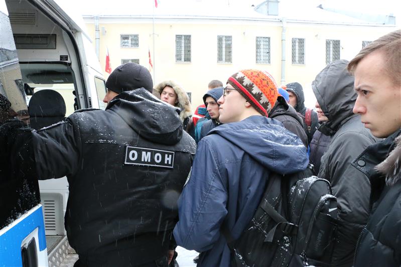 Сотрудники питерского ОМОНа на транспорте провели Урок мужества для студентов Морского технического университета