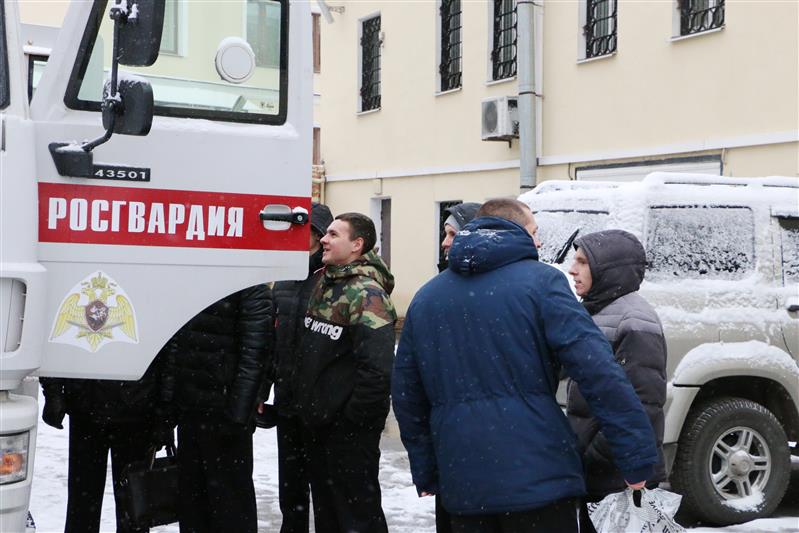 Сотрудники питерского ОМОНа на транспорте провели Урок мужества для студентов Морского технического университета