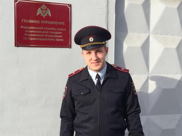В Краснодаре офицер Росгвардии задержал мужчину, пытавшегося совершить уличный грабеж