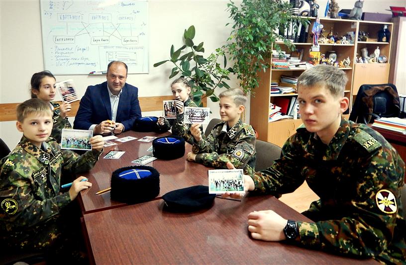 Кадеты-ермоловцы творчески поздравили ветеранов Ставрополья с наступающим Новым годом