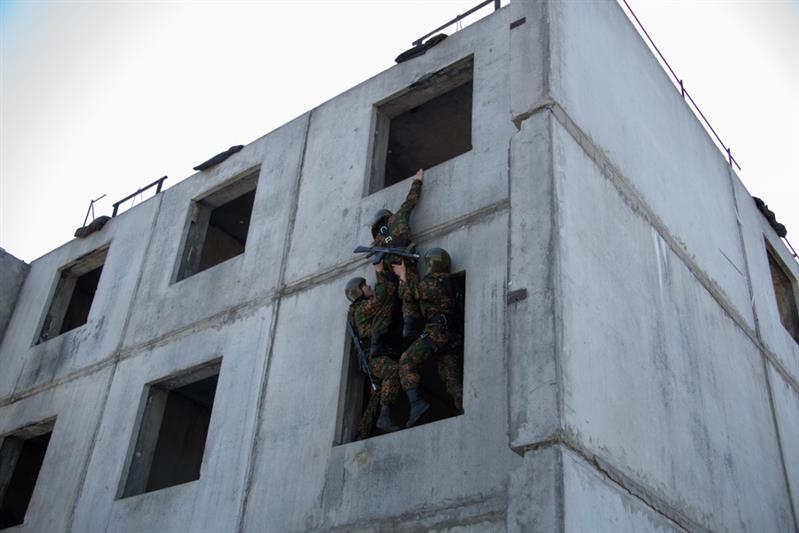 В учебном центре Новосибирского военного института войск национальной гвардии РФ состоялись учебные занятия с курсантами разведывательного факультета