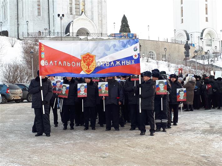 В Ханты-Мансийске сотрудники Росгвардии приняли участие в марше «Батальона отважных», посвященном Дню Героев Отечества