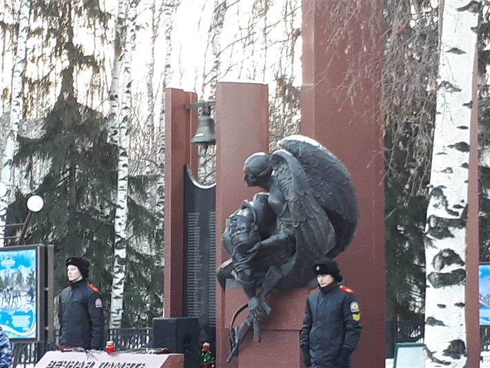 В Ханты-Мансийске сотрудники Росгвардии приняли участие в марше «Батальона отважных», посвященном Дню Героев Отечества