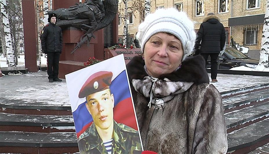 В Ханты-Мансийске сотрудники Росгвардии приняли участие в марше «Батальона отважных», посвященном Дню Героев Отечества