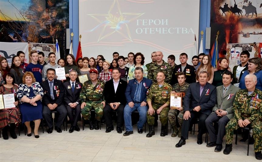В Астрахани военнослужащие, сотрудники и ветераны Росгвардии приняли участие в патриотическом мероприятии