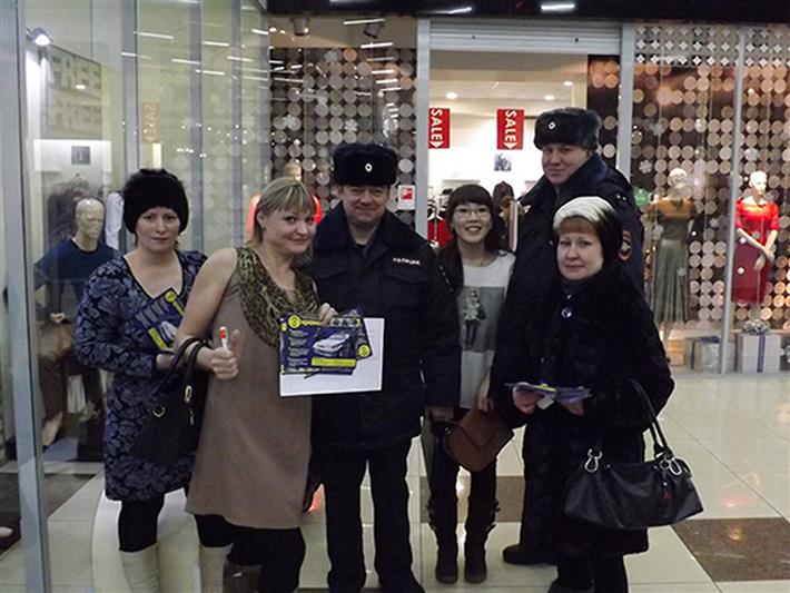 Сотрудники Росгвардии провели прием граждан в одном из торговых центров Читы