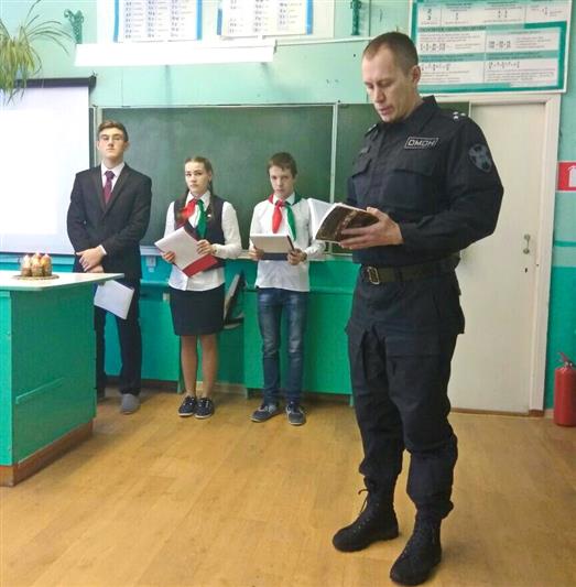 Сотрудники вологодского ОМОНа почтили память коллеги, погибшего при исполнении служебного долга