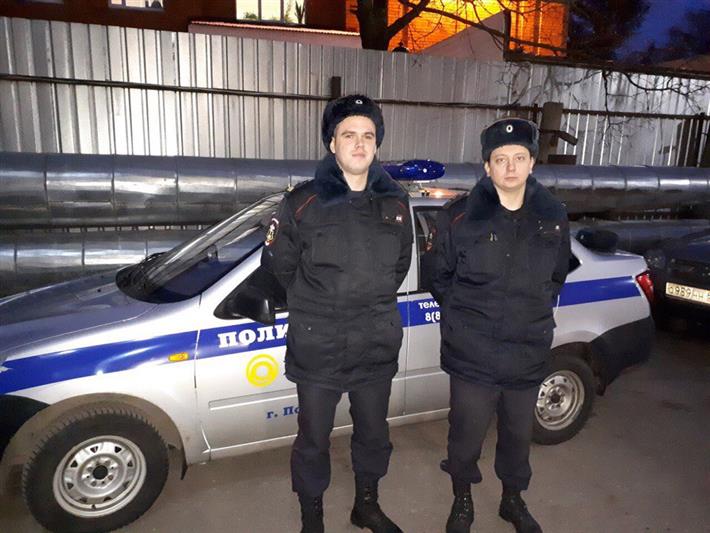 В Пскове сотрудники Росгвардии и МЧС спасли гражданина, который едва не сгорел в своей квартире