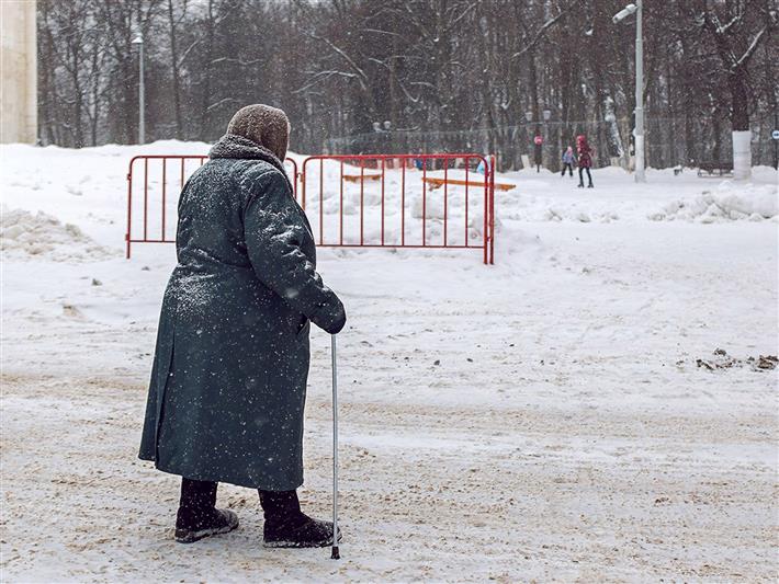 Сотрудники Росгвардии оказали помощь 79-летней жительнице Мариинска, забывшей дорогу домой