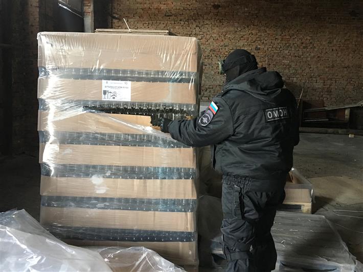 В Кузбассе при силовом сопровождении спецназа Росгвардии пресечена деятельность организованной группы, специализировавшейся на производстве и сбыте опасного алкоголя