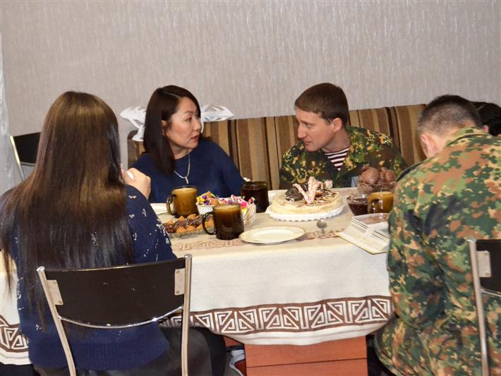 Сотрудники бурятского СОБРа поздравили с наступающим Новым годом семью бойца отряда, погибшего при исполнении служебного долга