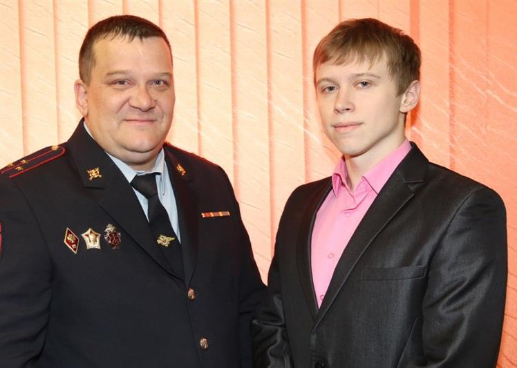 В Санкт-Петербурге сотрудник Росгвардии вместе с  сыном предотвратили ограбление пенсионерки