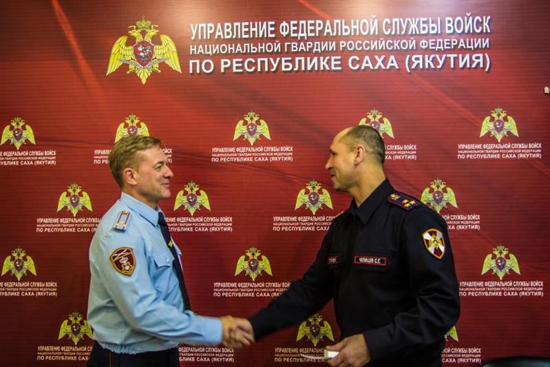 В Якутии сотрудника  Росгвардии наградили медалью  «За боевое содружество»