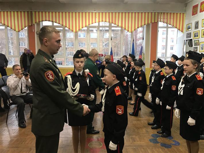 В Сыктывкаре военнослужащие Росгвардии приняли участие в церемонии посвящения школьников в кадеты