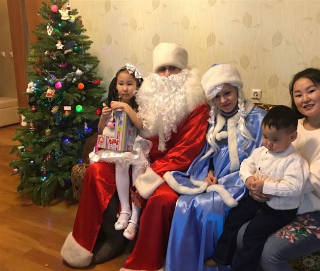 Якутские росгвардейцы поздравили с наступающими праздниками детей своих сослуживцев