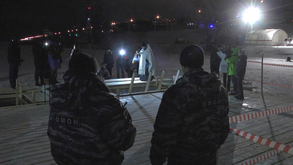 Сотрудники Росгвардии совместно с полицейскими обеспечили правопорядок во время празднования Крещения Господня в городах Поволжья