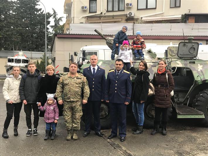 Бойцы сочинского ОМОНа Росгвардии провели военно-патриотическое мероприятие для сотрудников регионального Следственного комитета и членов их семей