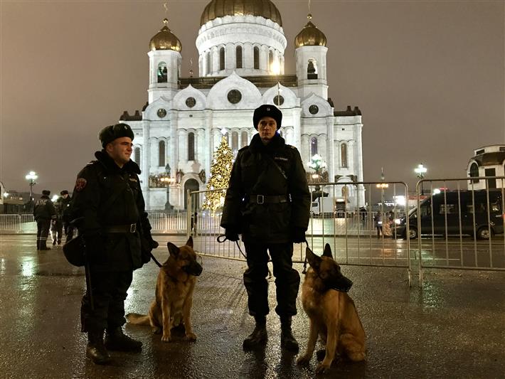 ВОЕННОСЛУЖАЩИЕ И СОТРУДНИКИ РОСГВАРДИИ ОБЕСПЕЧИЛИ БЕЗОПАСНОСТЬ ГРАЖДАН В РОЖДЕСТВЕНСКУЮ НОЧЬ