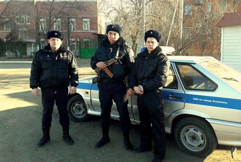 В Астрахани сотрудники Росгвардии оказали помощь ребенку, пострадавшему в результате серьезного ДТП