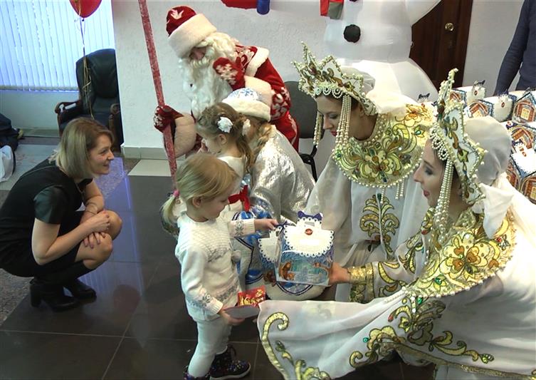 В Нижнем Новгороде и Сарове детям подарили новогодний праздник