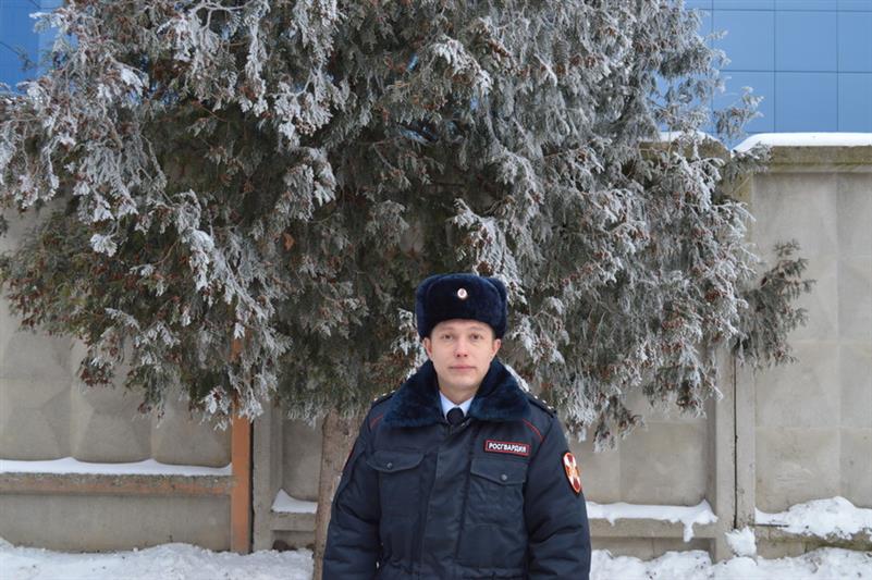 В Подмосковье офицер Росгвардии спас человека во время пожара